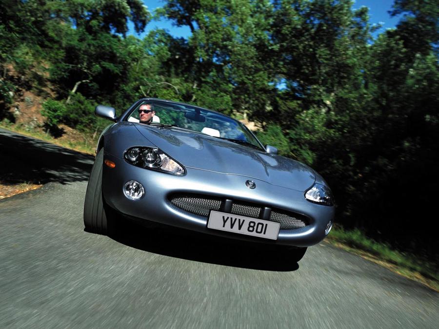  Jaguar XKR Convertible 2003 года  (фото 8 из 8)